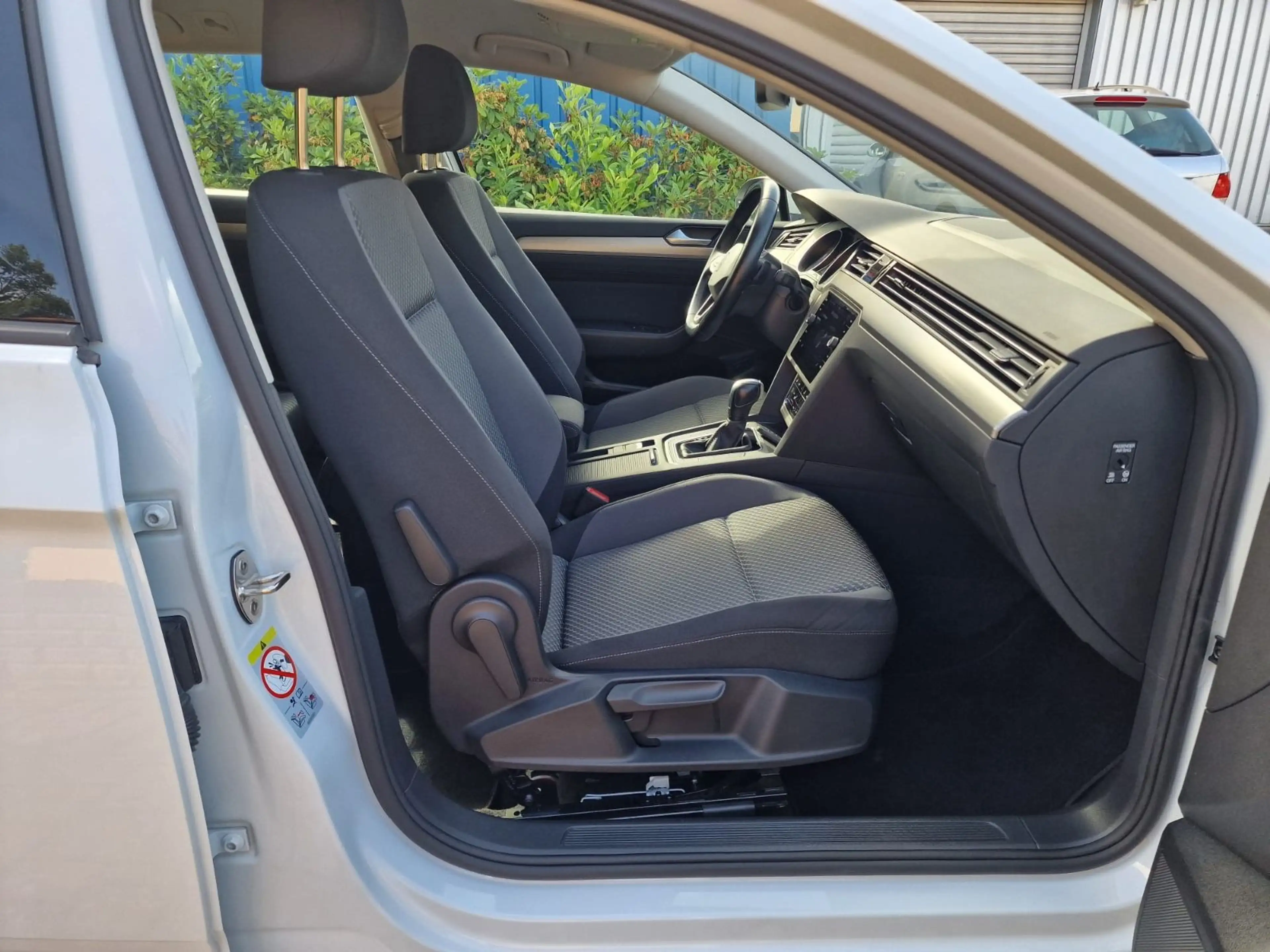 Volkswagen Passat Variant NaviLedKameraE.AhkAcc — photo 9