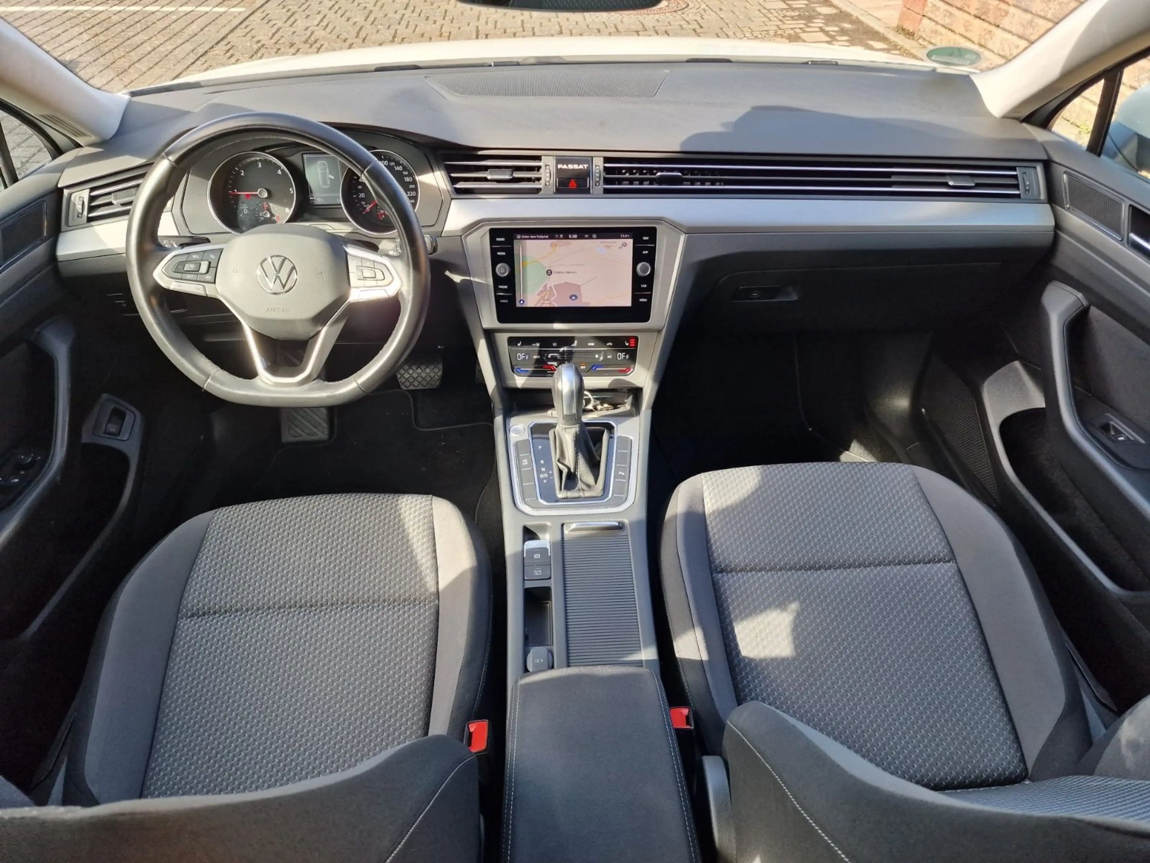 Volkswagen Passat Variant NaviLedKameraE.AhkAcc — photo 8