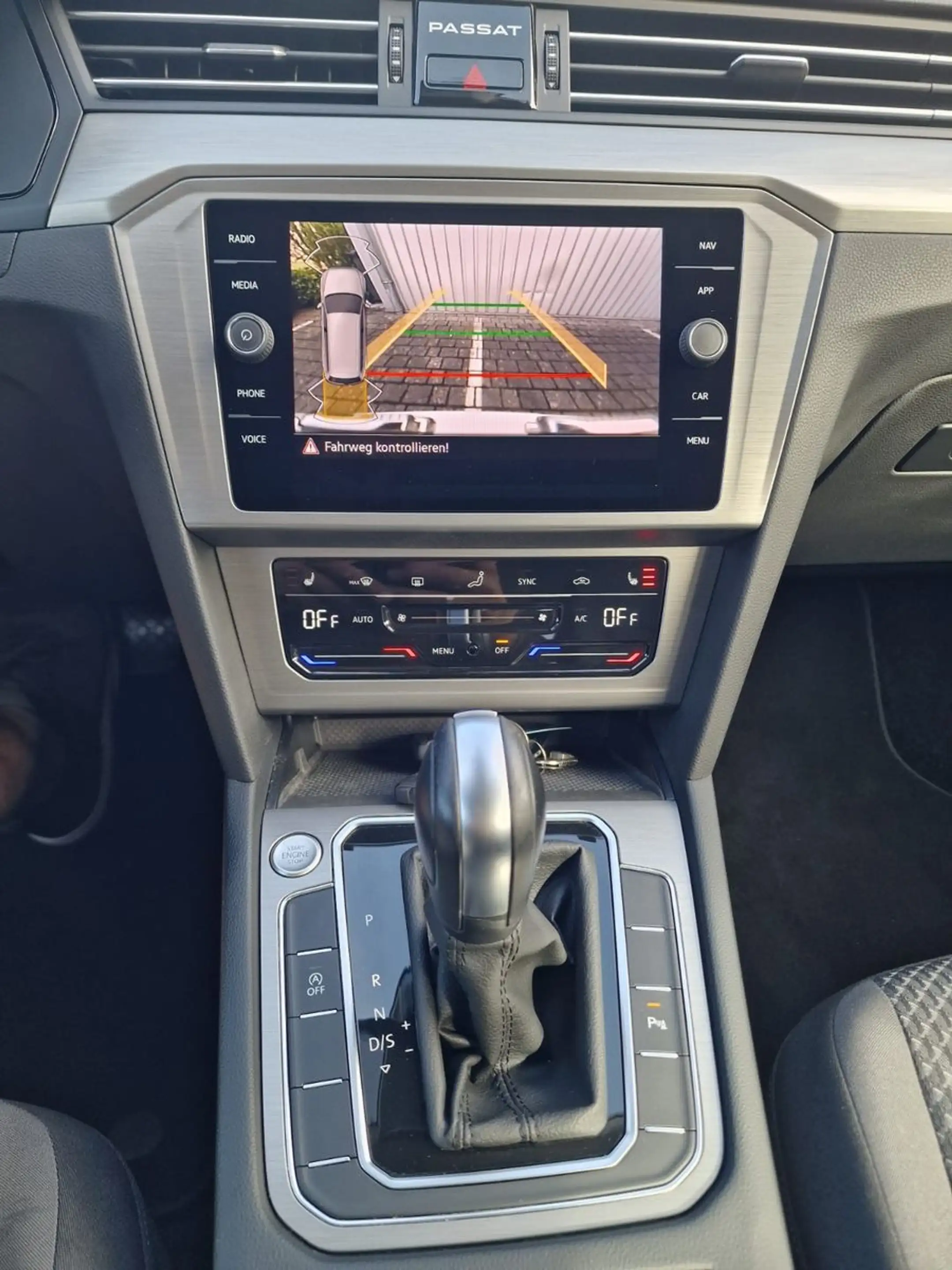 Volkswagen Passat Variant NaviLedKameraE.AhkAcc — photo 15