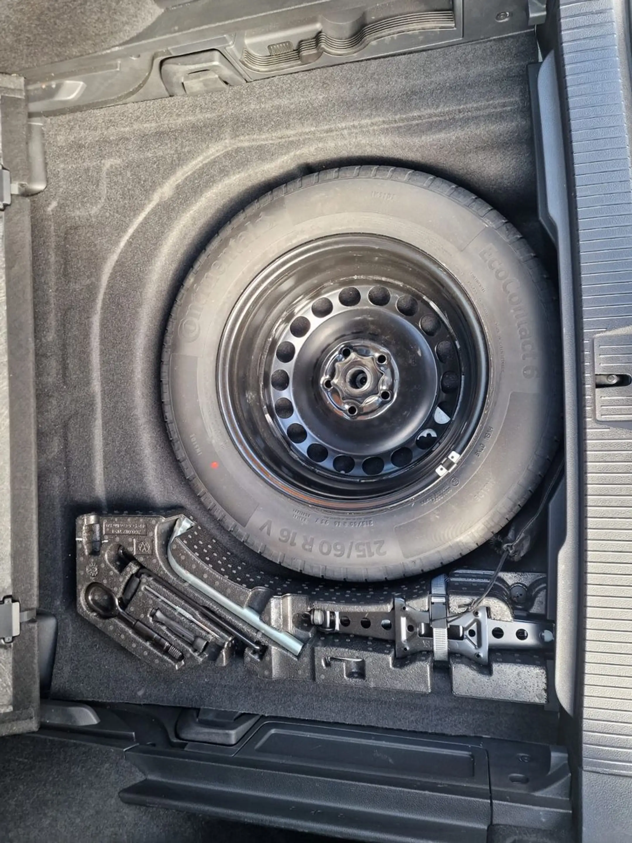 Volkswagen Passat Variant NaviLedKameraE.AhkAcc — photo 14