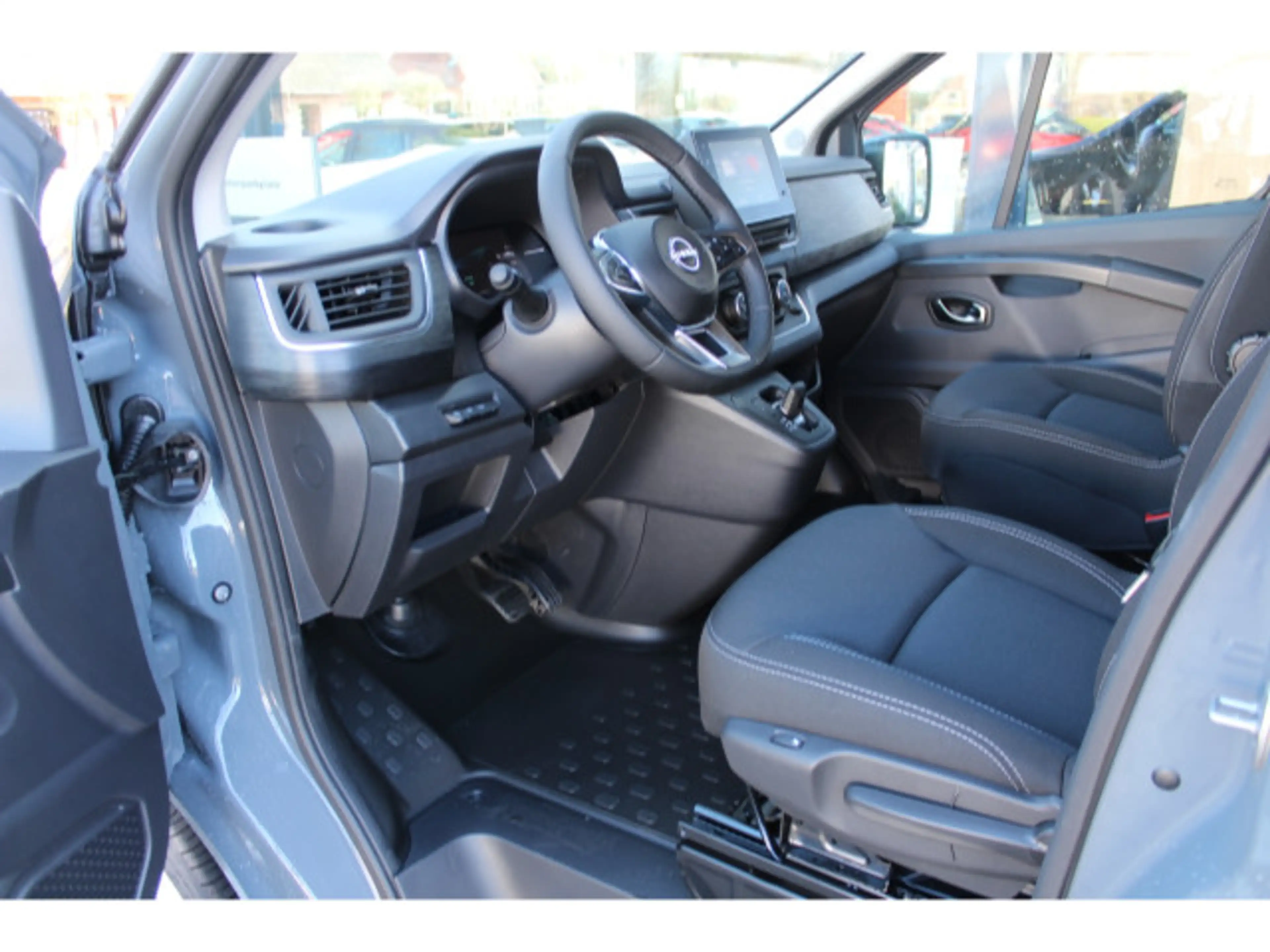 Nissan Primastar L1H1 Kombi 2.0dCi Tekna AT Navi Design — photo 12