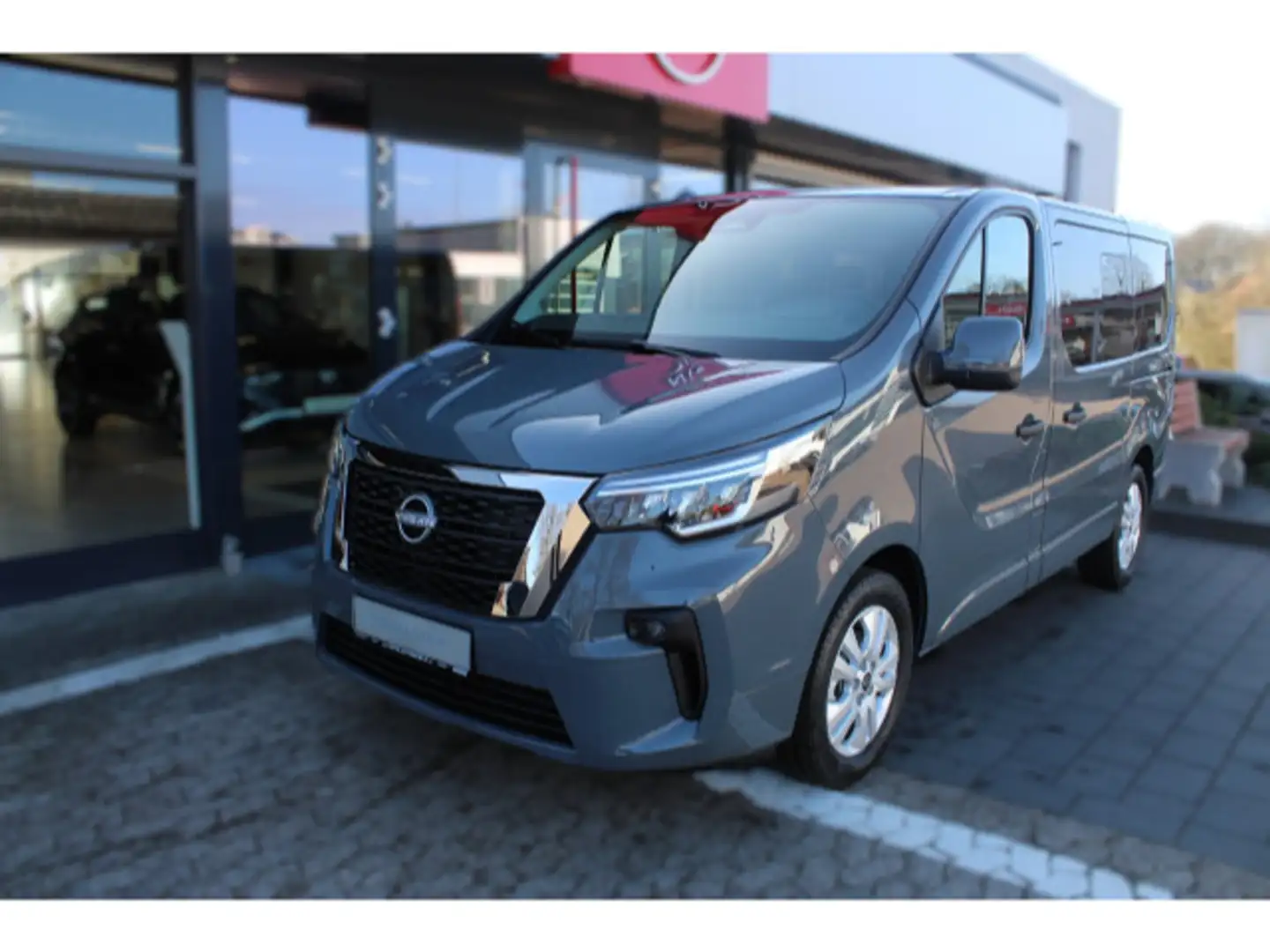 Nissan Primastar L1H1 Kombi 2.0dCi Tekna AT Navi Design Gris - 2
