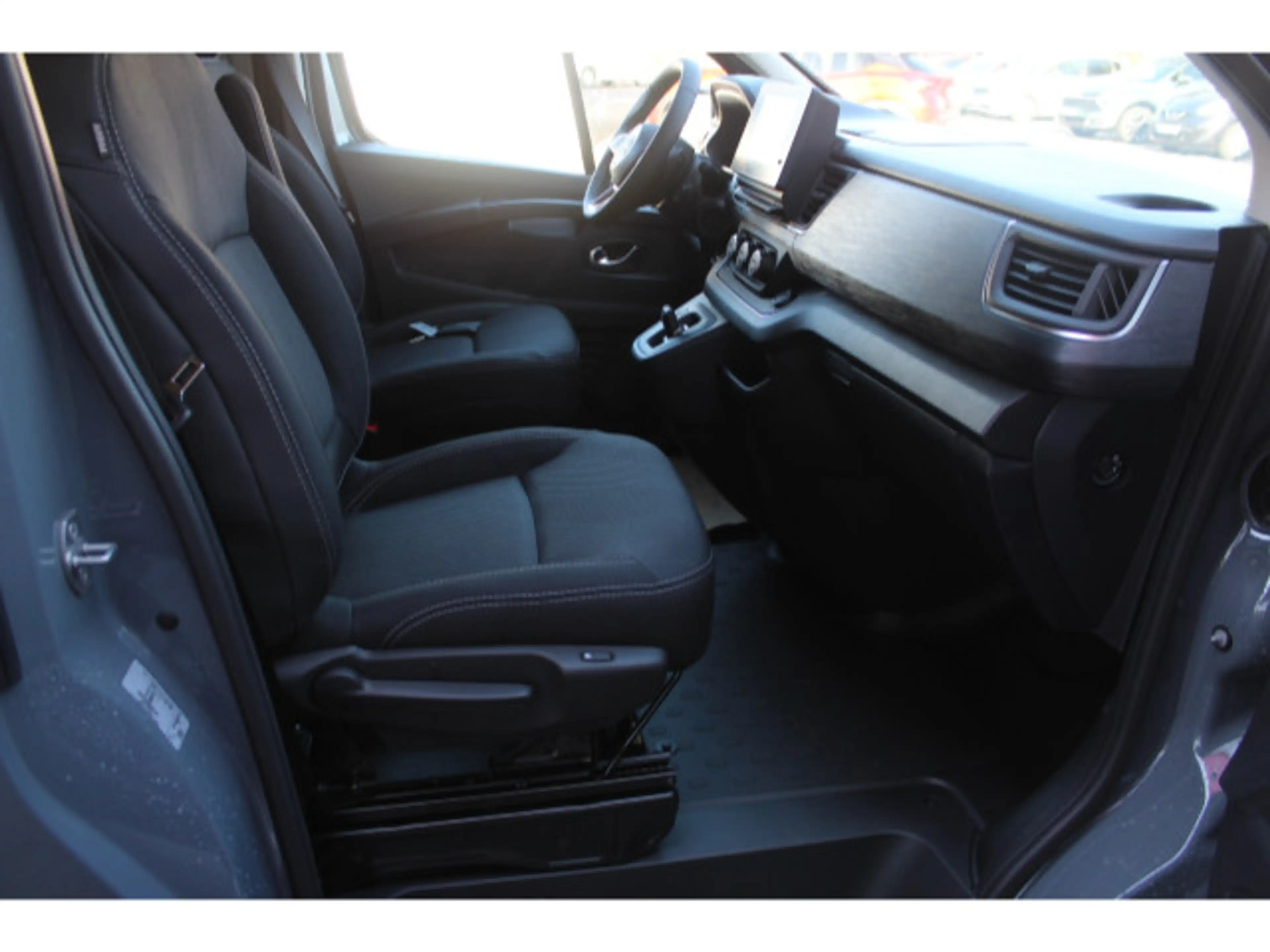 Nissan Primastar L1H1 Kombi 2.0dCi Tekna AT Navi Design — photo 13