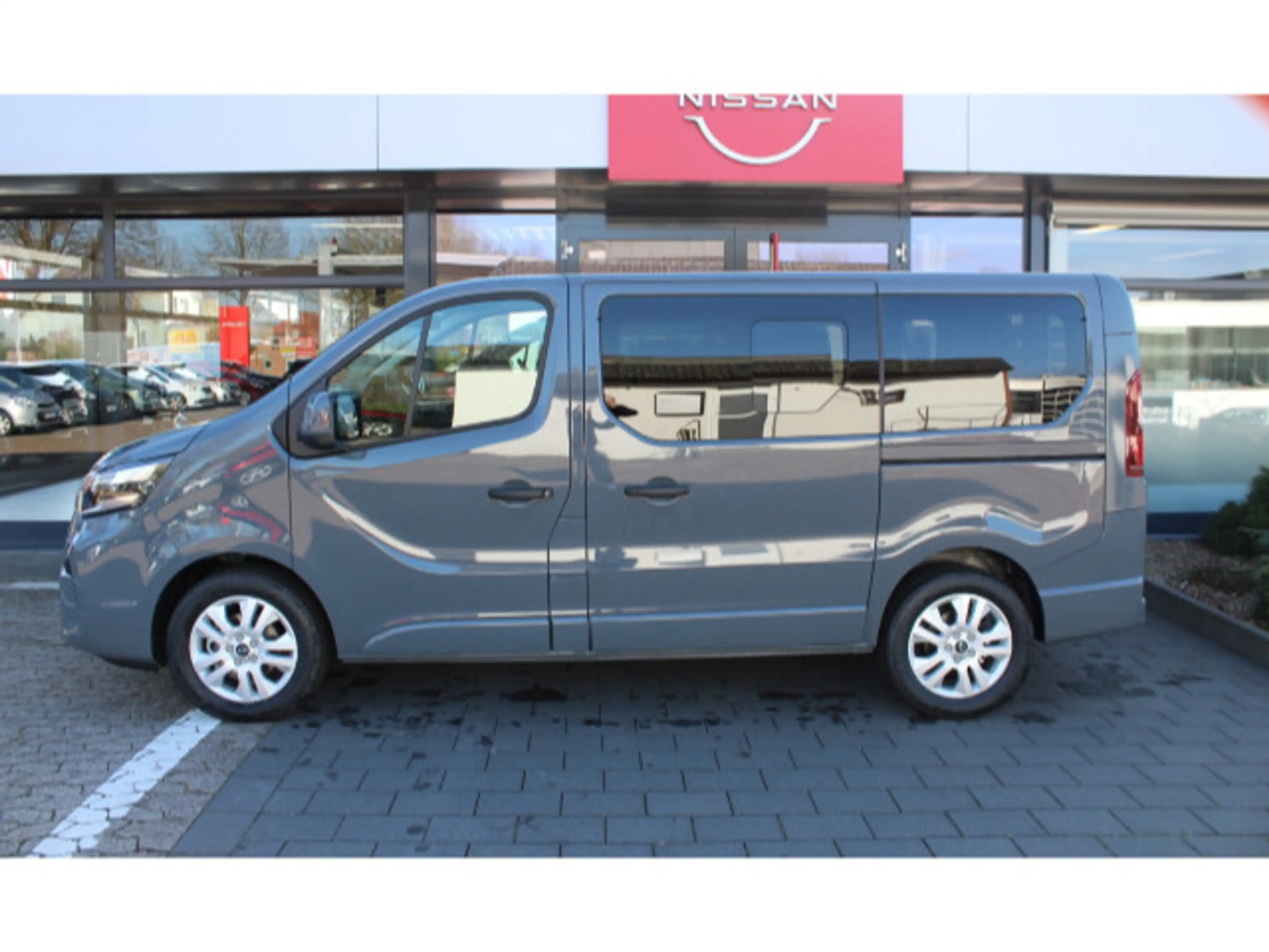 Nissan Primastar L1H1 Kombi 2.0dCi Tekna AT Navi Design — photo 4