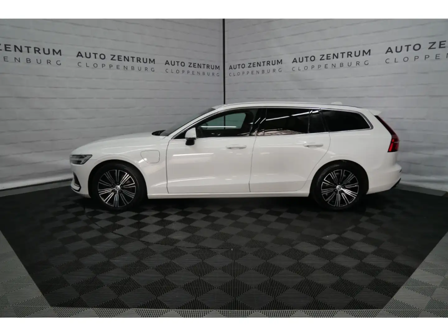 Volvo V60 Inscription Hybrid AWD T6 LED+Navi+Kamera+AHK Weiß - 2
