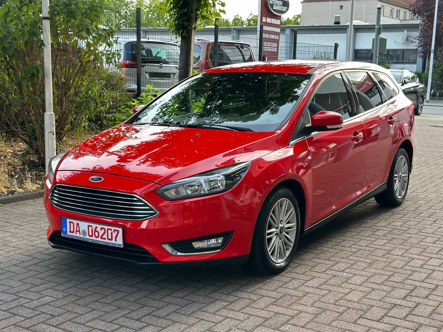 Ford Focus Titanium/Kamera/Navi/PDCx2/Klima.A/Sitz-H/Temp Rouge - 2