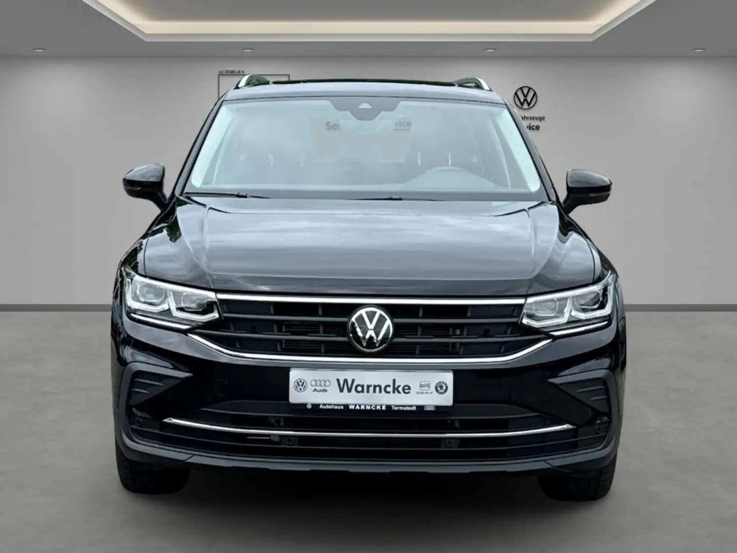 Volkswagen Tiguan 2.0 TDI Life MOVE DSG MATRIX AHK ACC PDC RFK LM SH Schwarz - 2