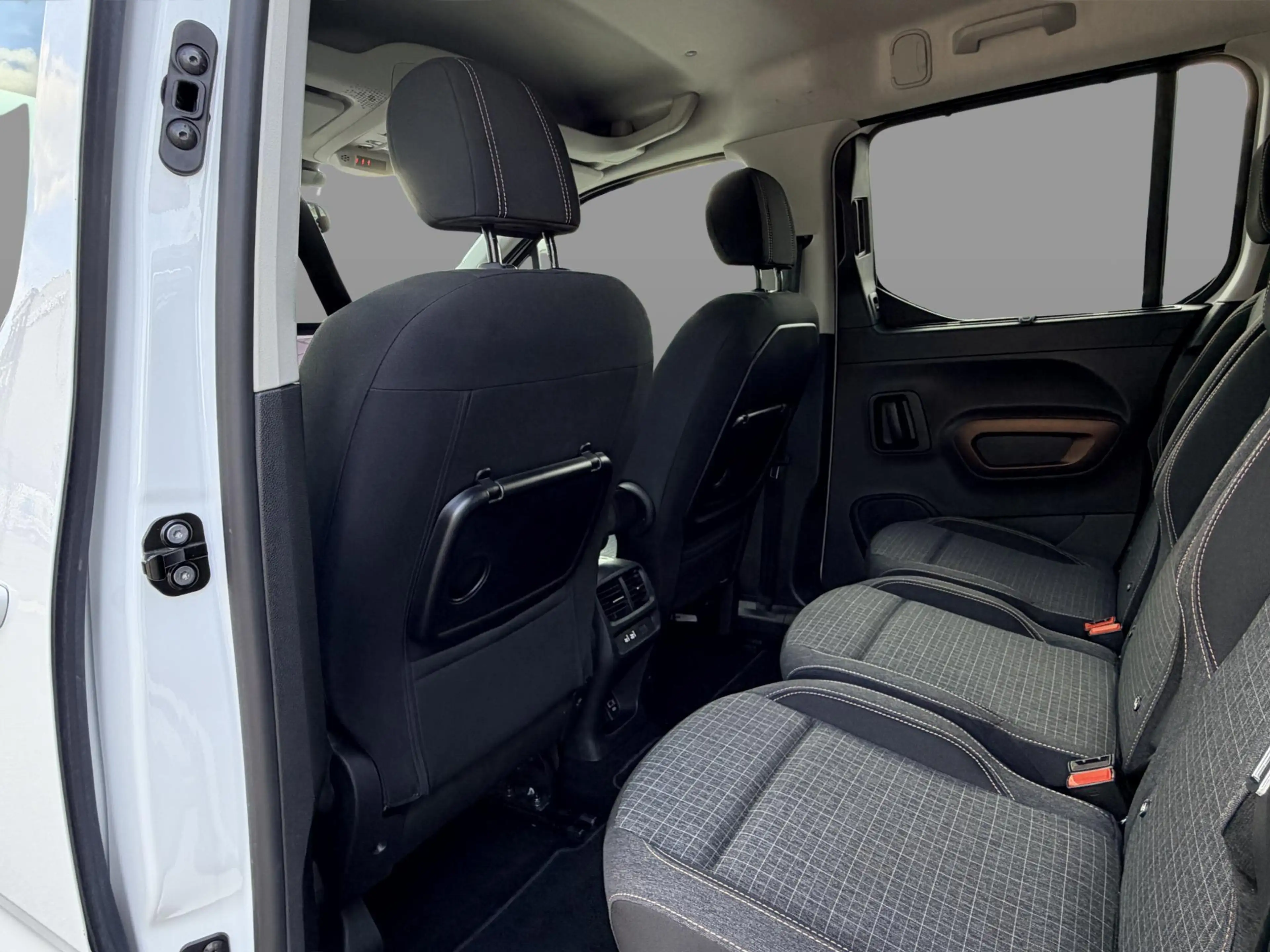 Peugeot e-Rifter EV GT Line 50 kWh SoH 92,7 / dealeronderhouden / T — photo 7