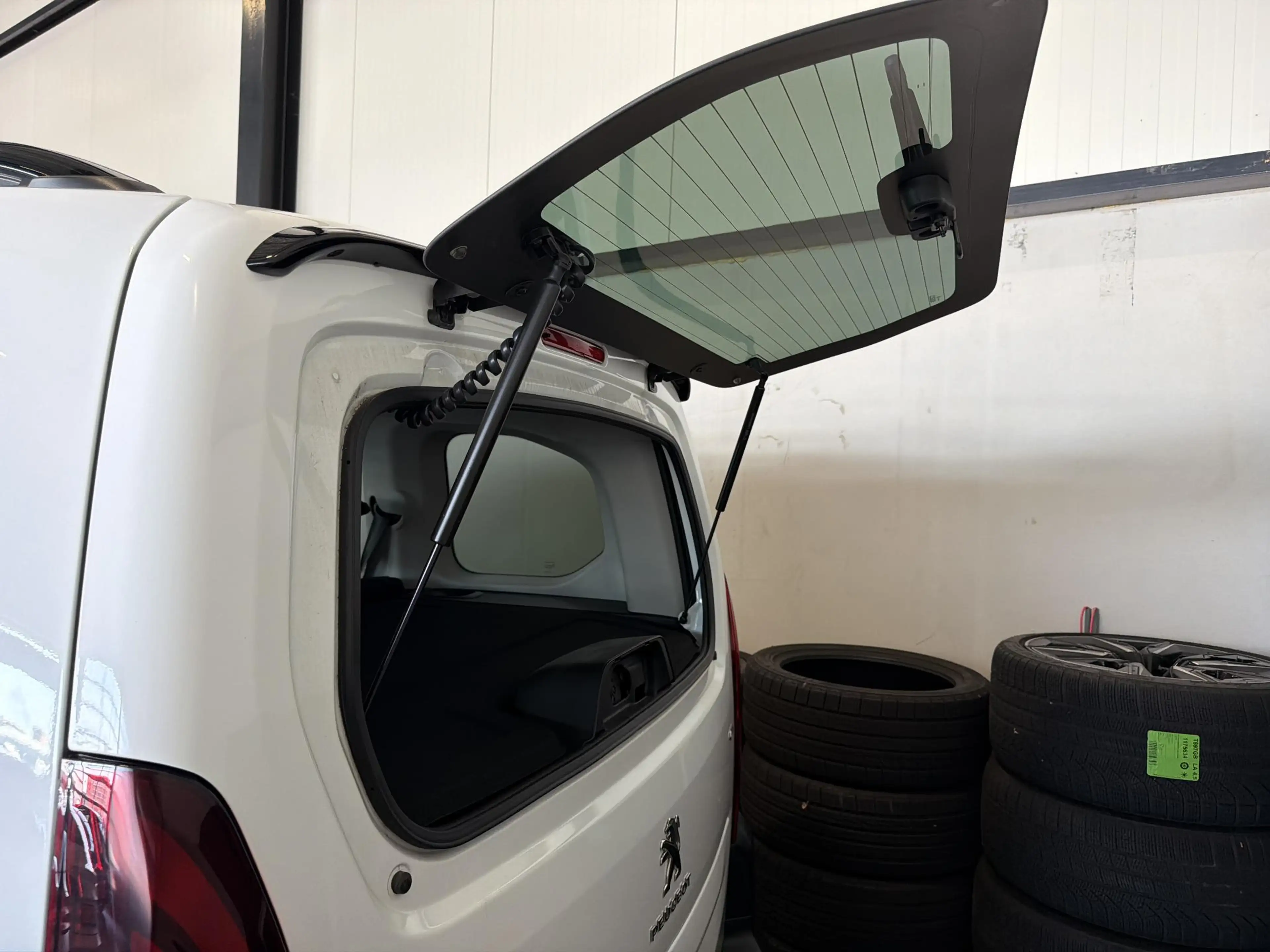 Peugeot e-Rifter EV GT Line 50 kWh SoH 92,7 / dealeronderhouden / T — photo 35
