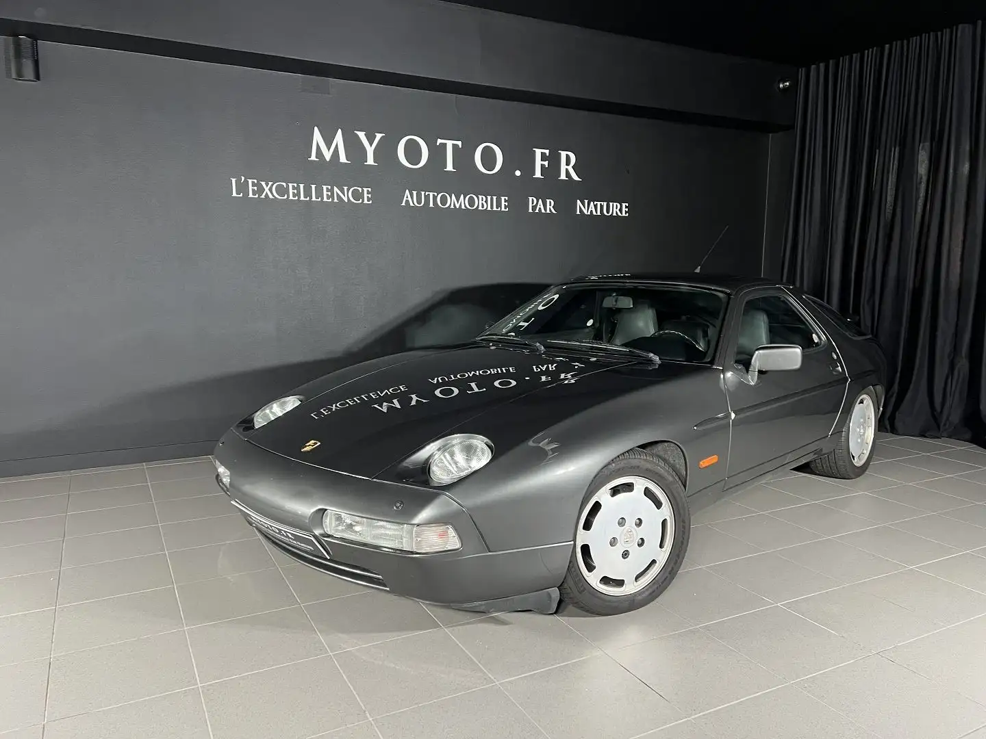 Porsche 928 Gris - 2