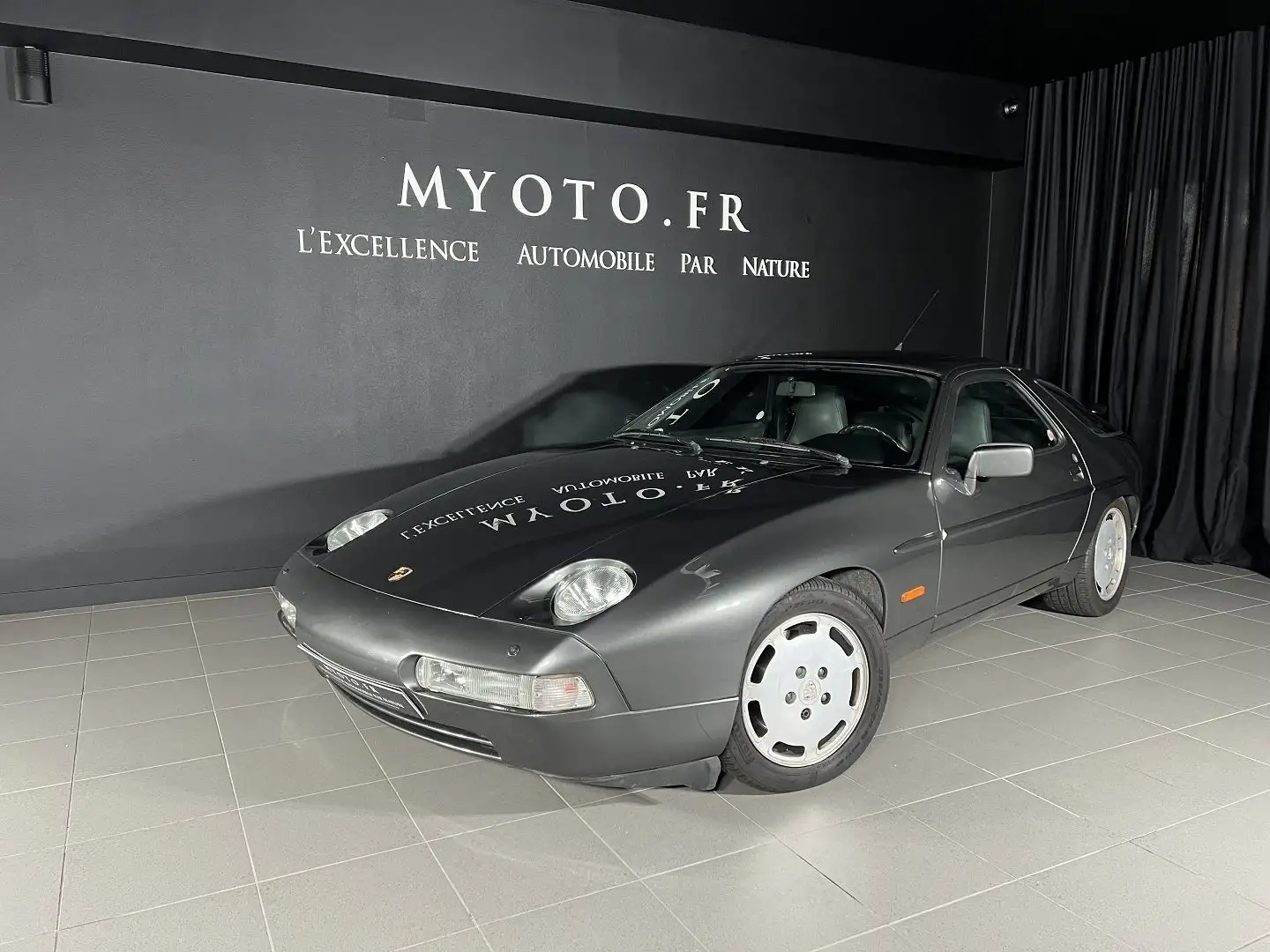 Porsche 928 Gris - 1