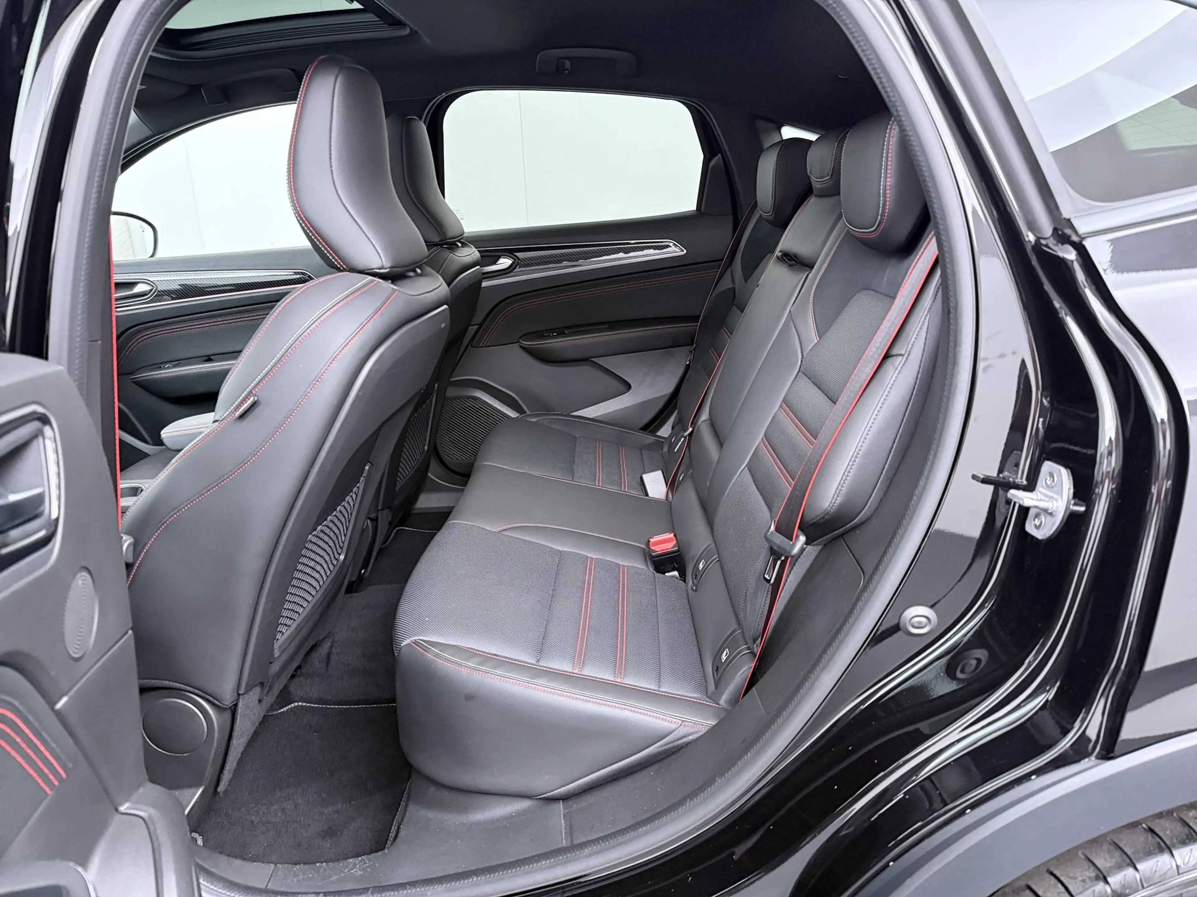Renault Arkana R.S. line mild hybrid 160 EDC | Schuif-/kanteldak — photo 14