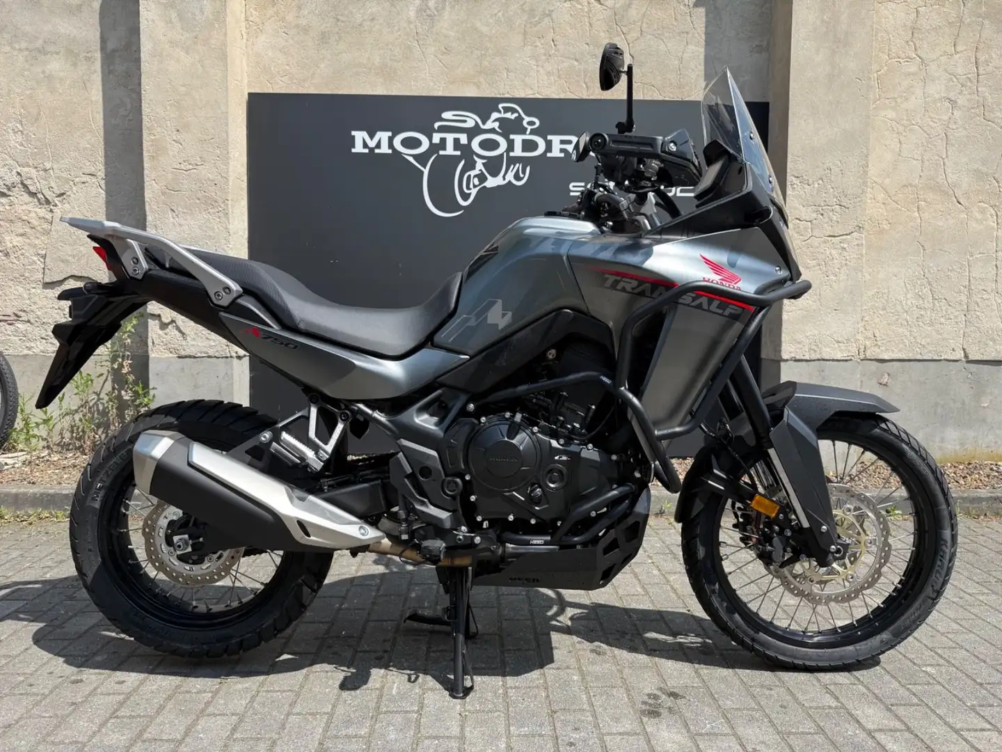 Honda XL 750 Grau - 1