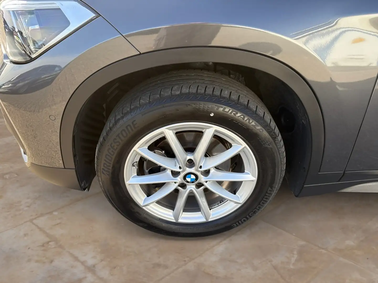 BMW X1 sDrive18d Advantage + 2Jahre-BPS.-GARANTIE Gris - 2
