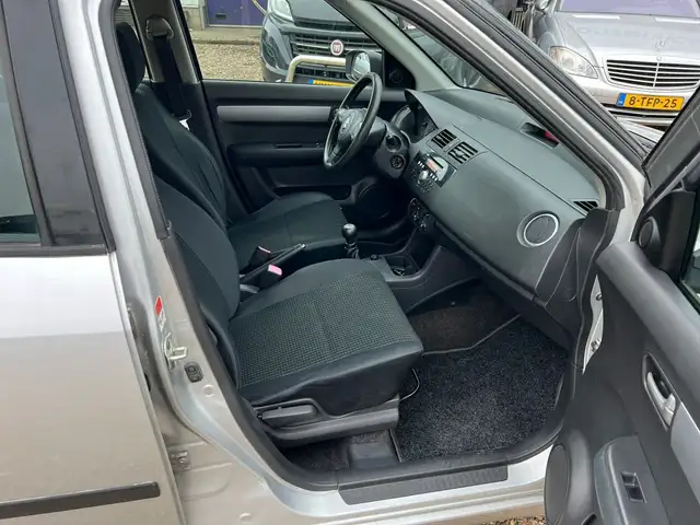 Suzuki Swift view 7