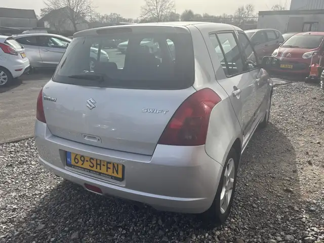 Suzuki Swift view 4