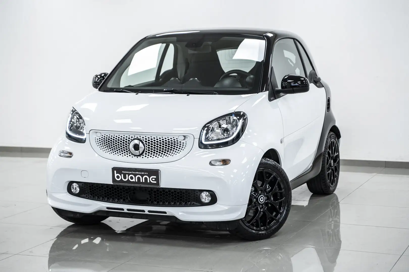 smart forTwo 1.0 71CV SUPERPASSION AUTO *SOLI 8.478 KM* NAVI IT Bianco - 1