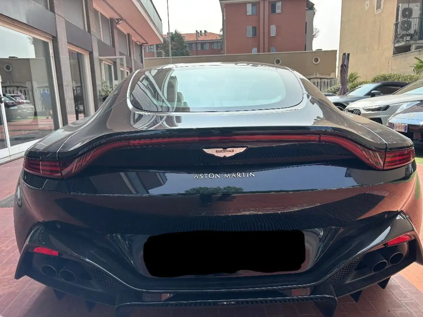 Aston Martin Vantage Coupe 4.0 V8 auto Schwarz - 1