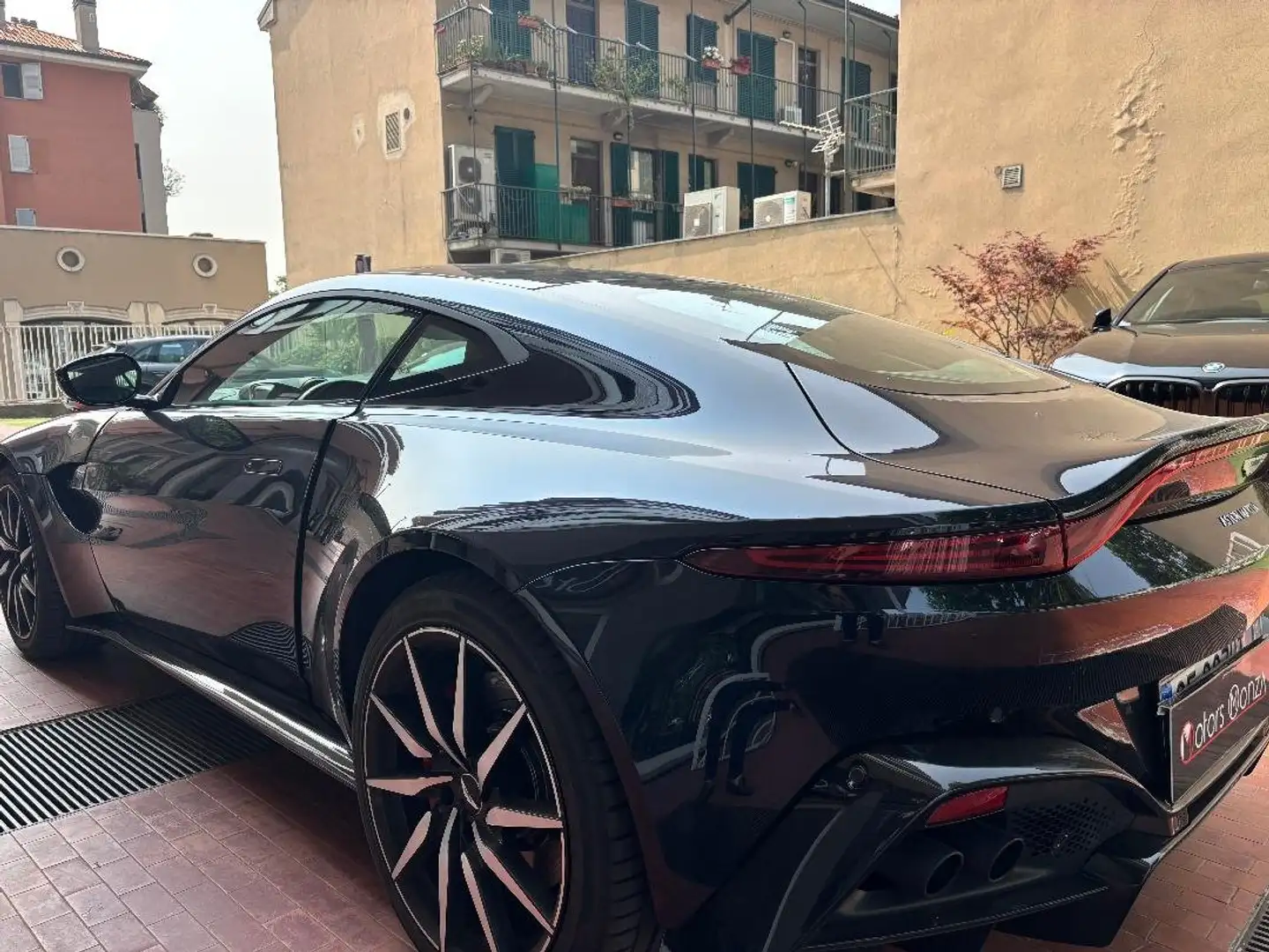 Aston Martin Vantage Coupe 4.0 V8 auto Schwarz - 2