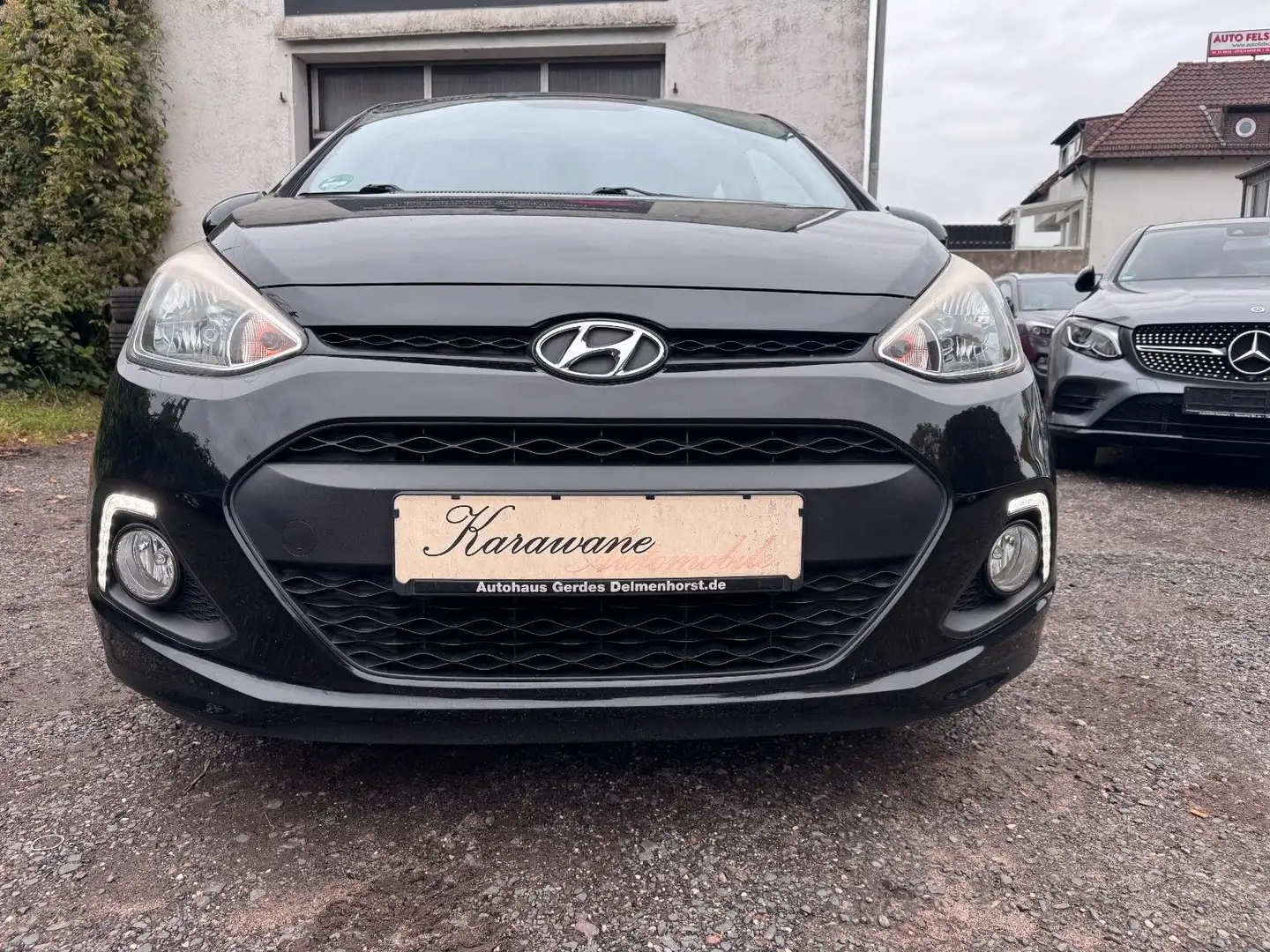Hyundai i10 YES!*Klima*Sitzheizung*Bluetooth* Schwarz - 2