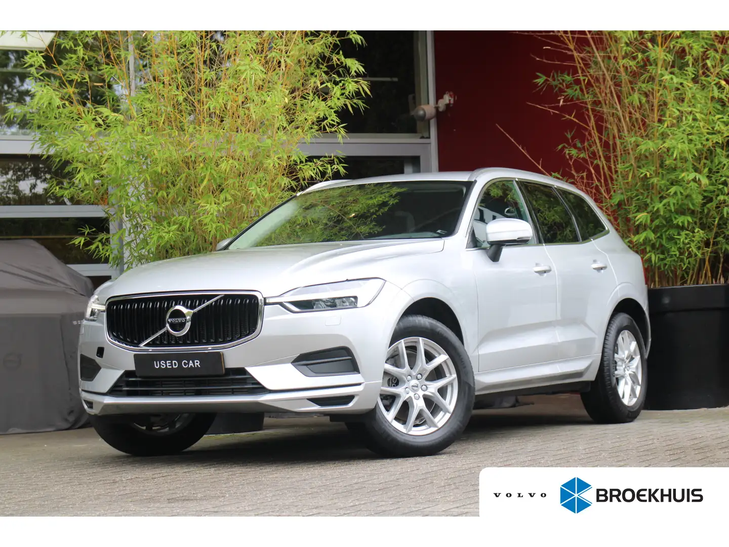 Volvo XC60 2.0 T4 Momentum | Achterbank verwarmd | Apple Carp Gris - 1