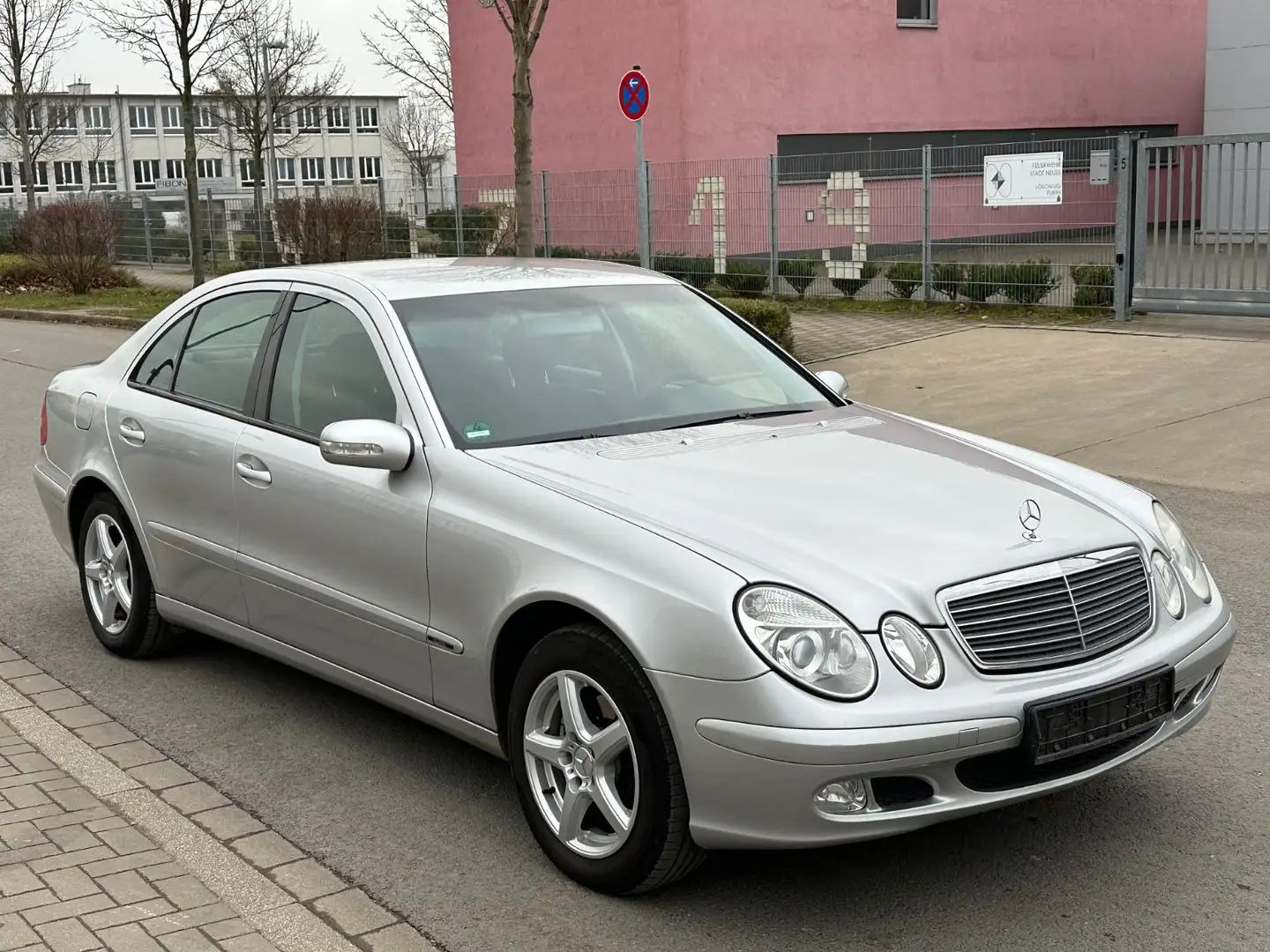 Mercedes-Benz E 200 CDI DPF Classic Silber - 1