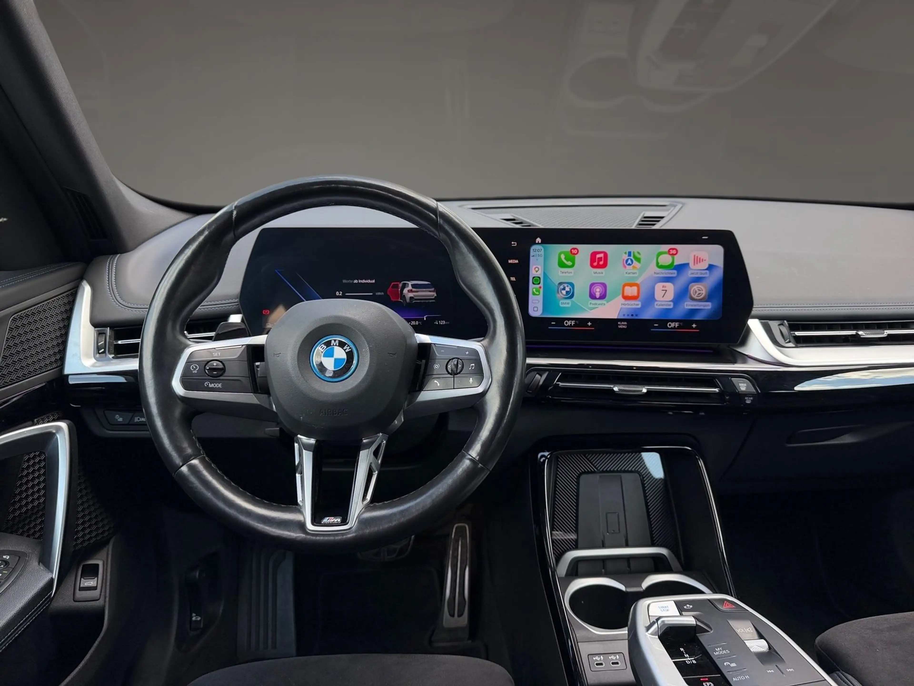 BMW iX1 30 xDrive M Sport Premium-Paket Kamera PDC — photo 11