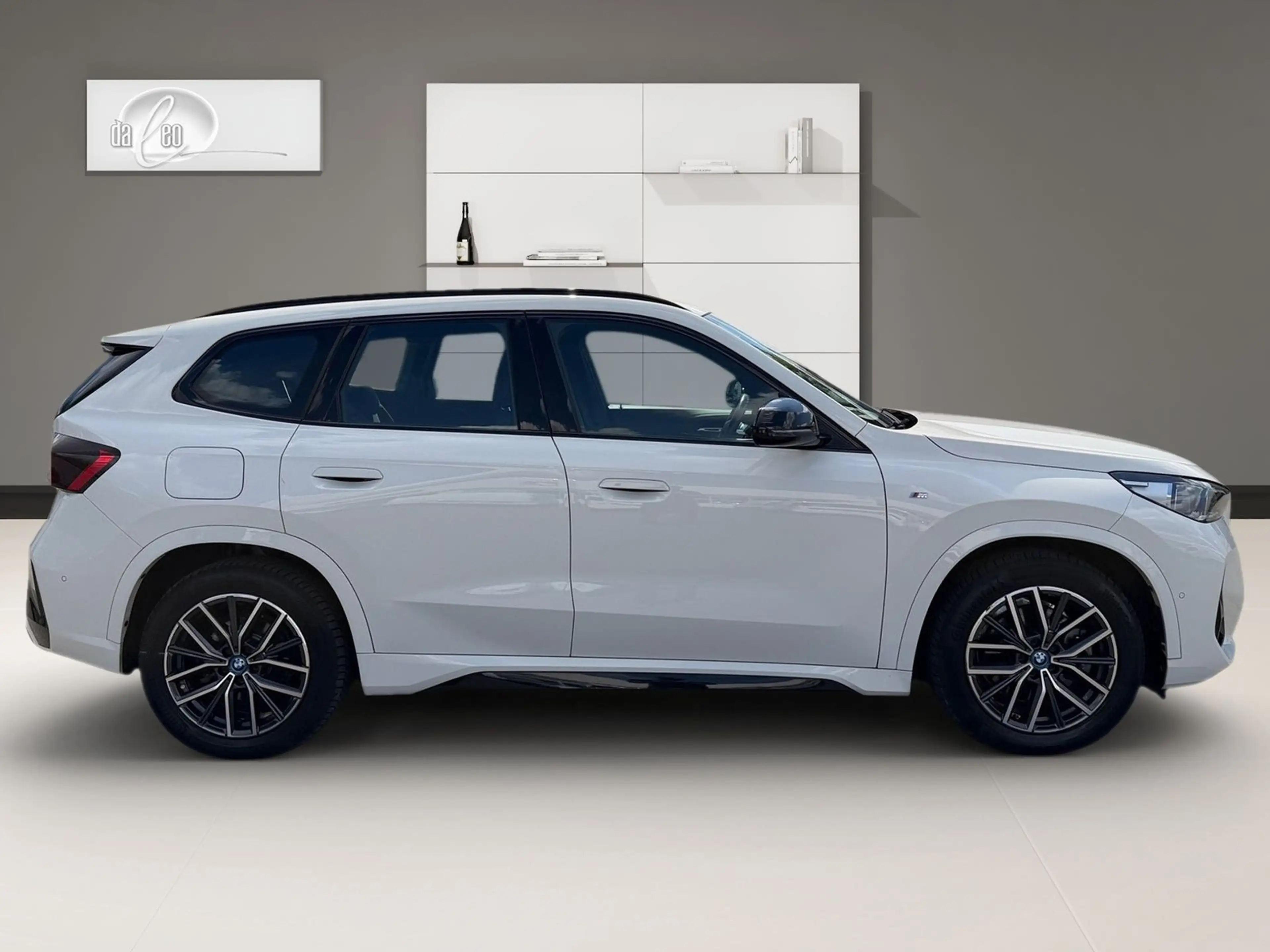 BMW iX1 30 xDrive M Sport Premium-Paket Kamera PDC — photo 3
