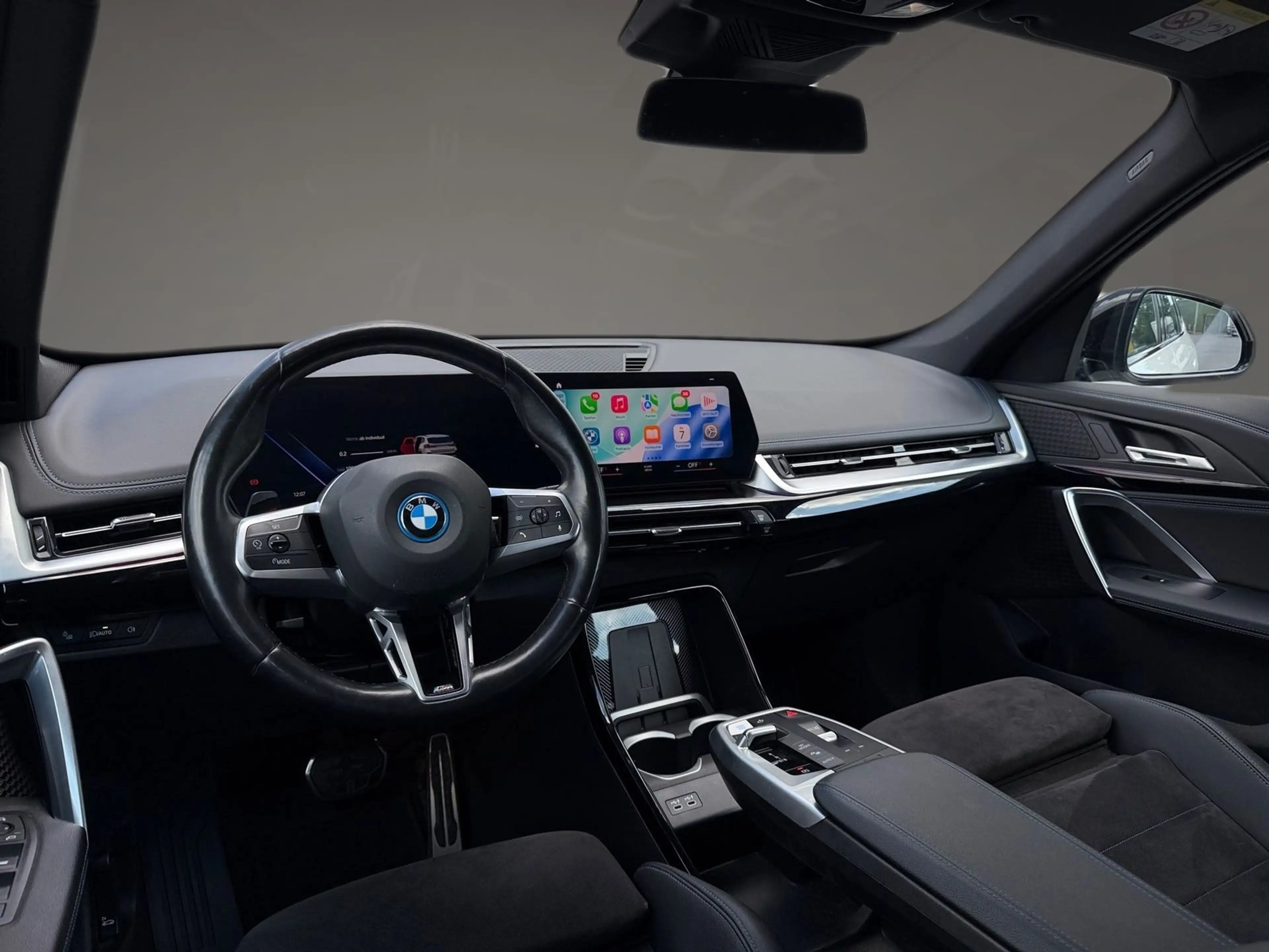 BMW iX1 30 xDrive M Sport Premium-Paket Kamera PDC — photo 10