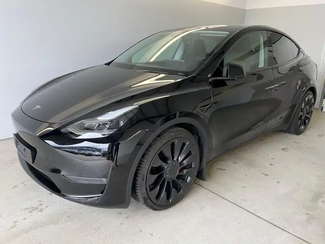 Tesla Model Y Performance Dualmotor-Allrad 393kW / 534PS 393k...