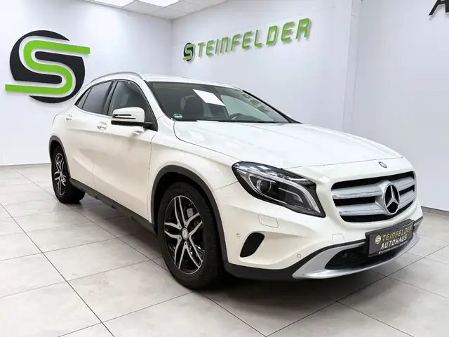 Mercedes-Benz GLA 250 / BI-XENON / RKAM / SHZ