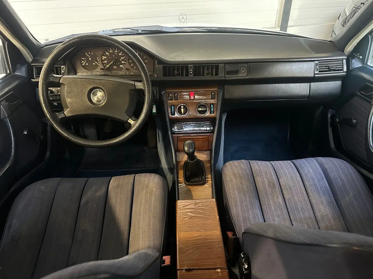 Mercedes-Benz 500 200-500 (W124) 250 D Oldtimer 1985, foto 11