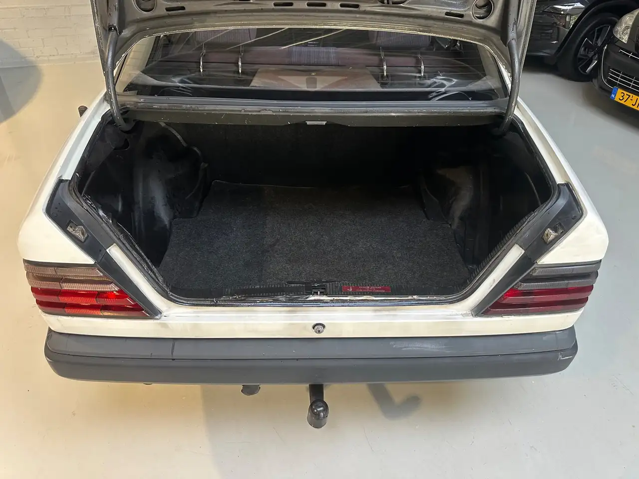 Mercedes-Benz 500 200-500 (W124) 250 D Oldtimer 1985, foto 9