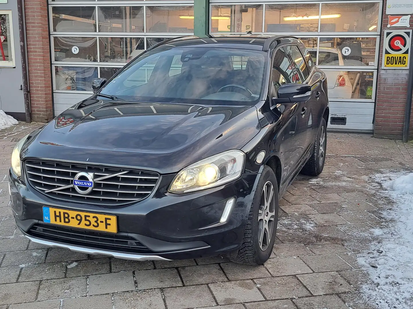 Volvo XC60 2.0 D4 FWD Ocean Race Noir - 1