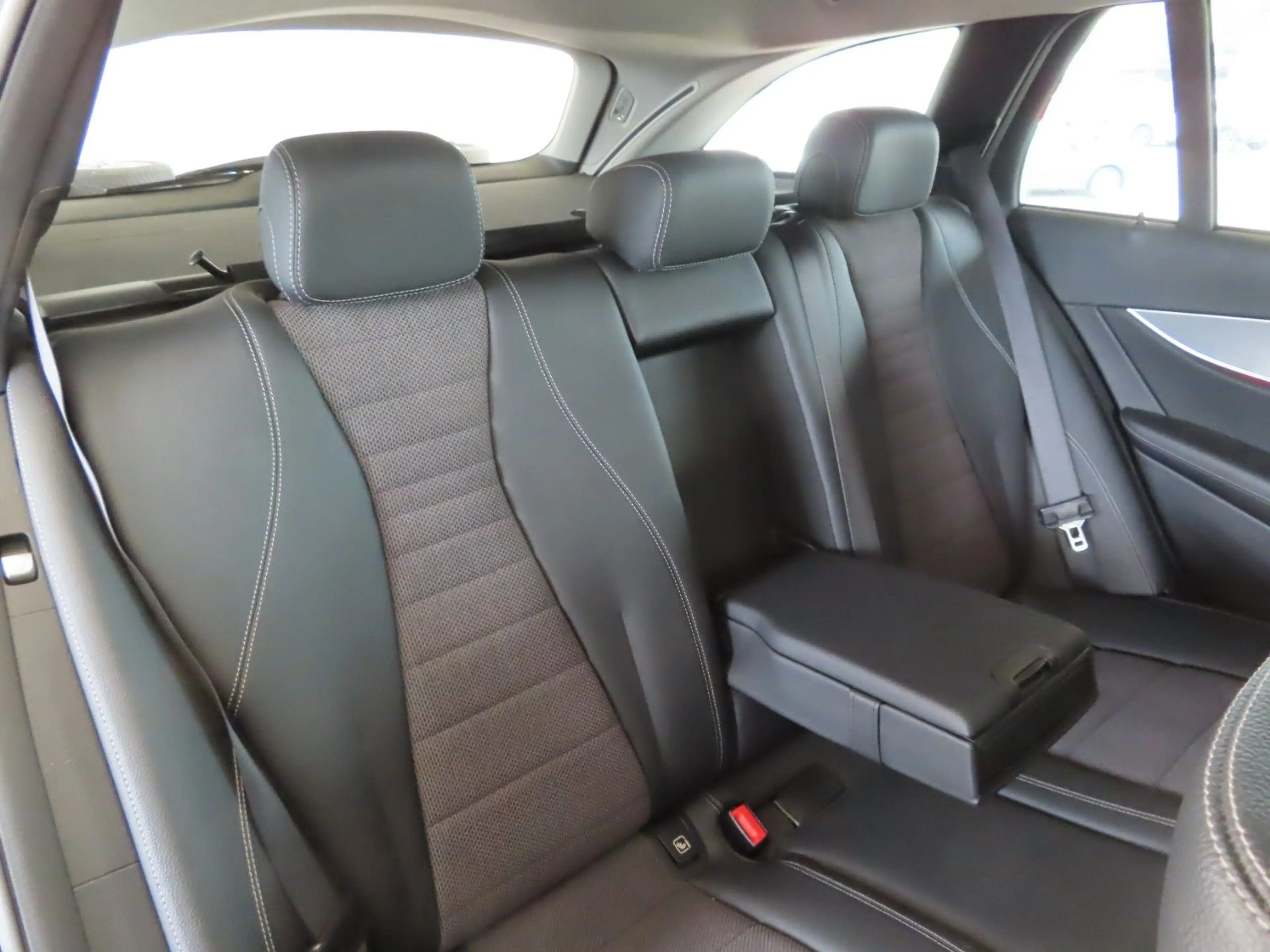 Mercedes-Benz E 350 T-Modell E 350 d — photo 11