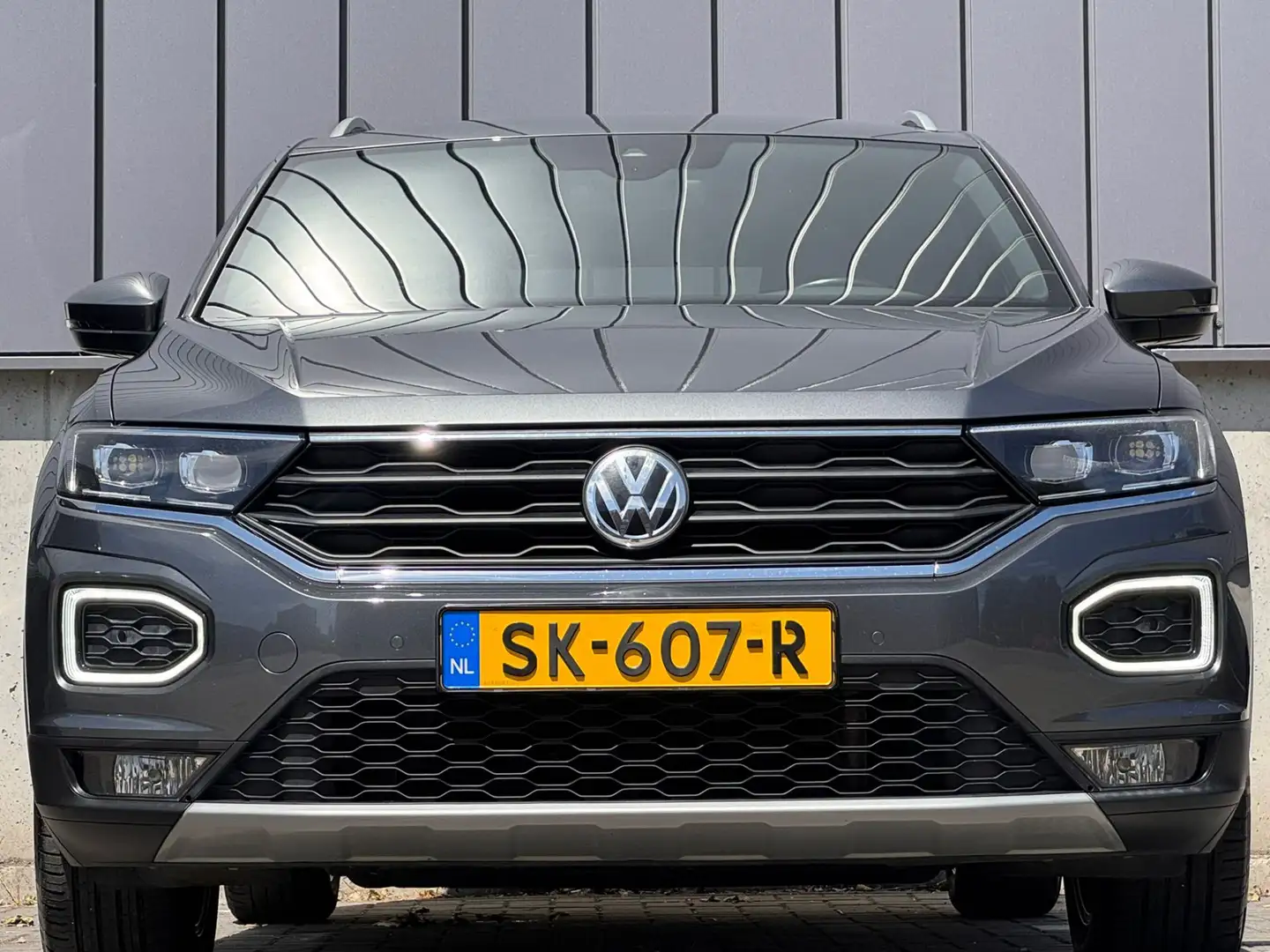 Volkswagen T-Roc 1.5 TSI 150PK Automaat Sport *NL-AUTO* Virtual Cam Grijs - 2