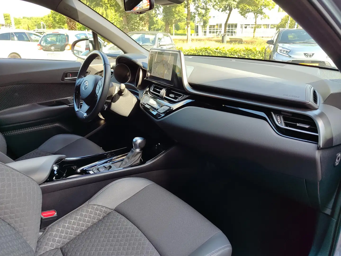 Toyota C-HR 1.8 Hybrid DYNAMIC PARK-SENSOREN BLIND SPOT KEYLES Gris - 2