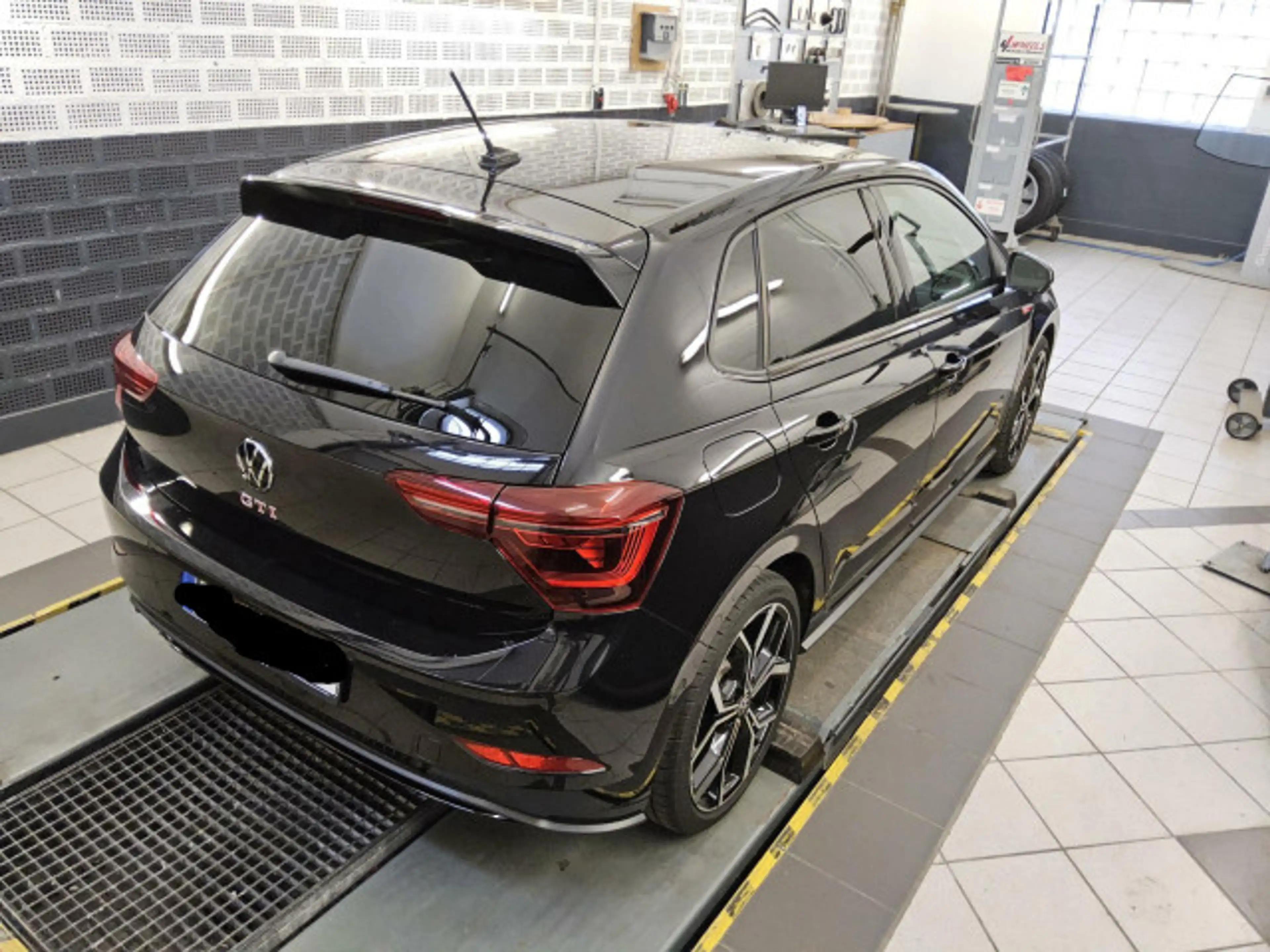 Volkswagen Polo GTI 2.0 TSI DSG IQ.LED NAV ACC 18" TRAVEL — photo 4