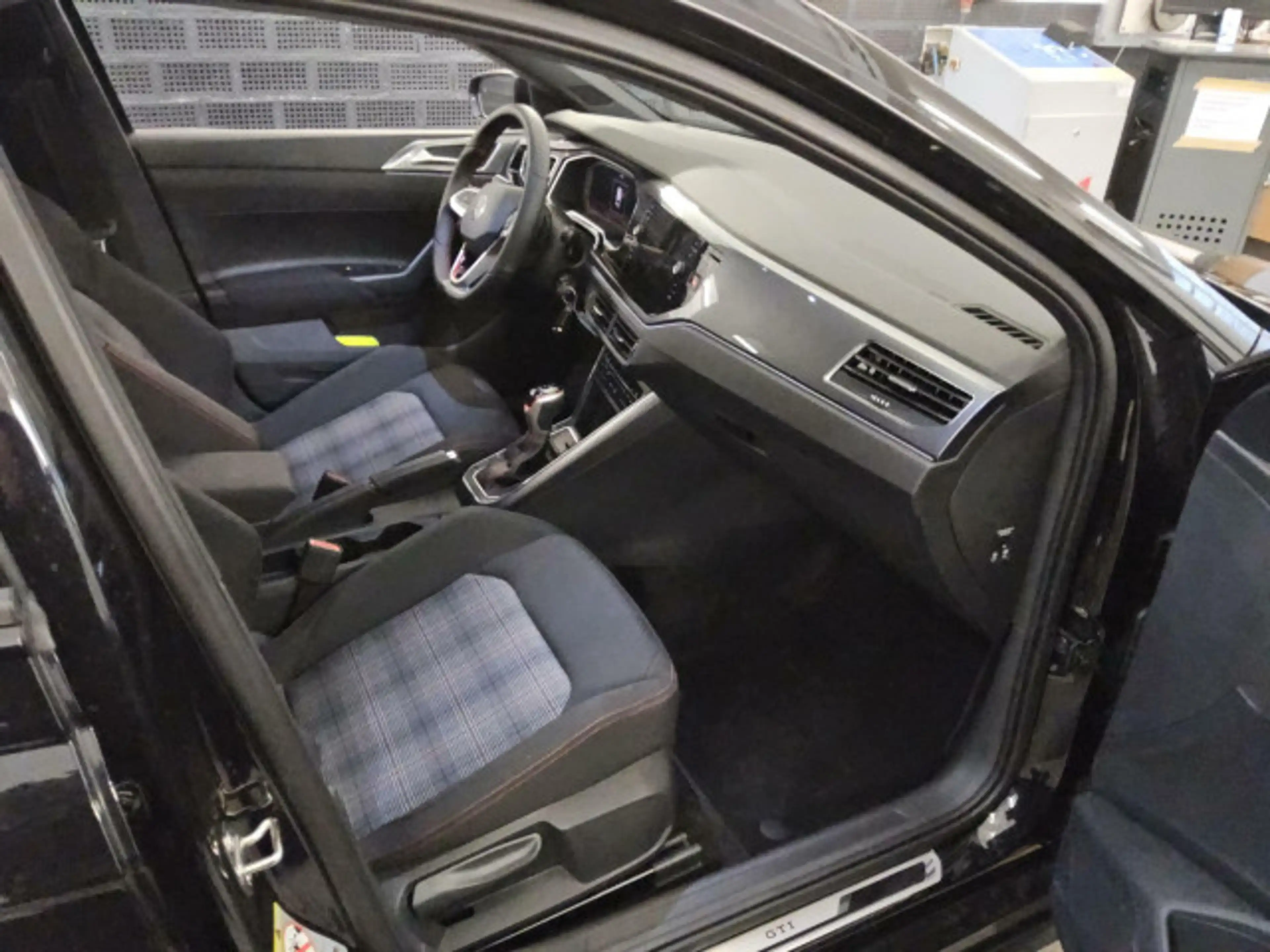 Volkswagen Polo GTI 2.0 TSI DSG IQ.LED NAV ACC 18" TRAVEL — photo 7