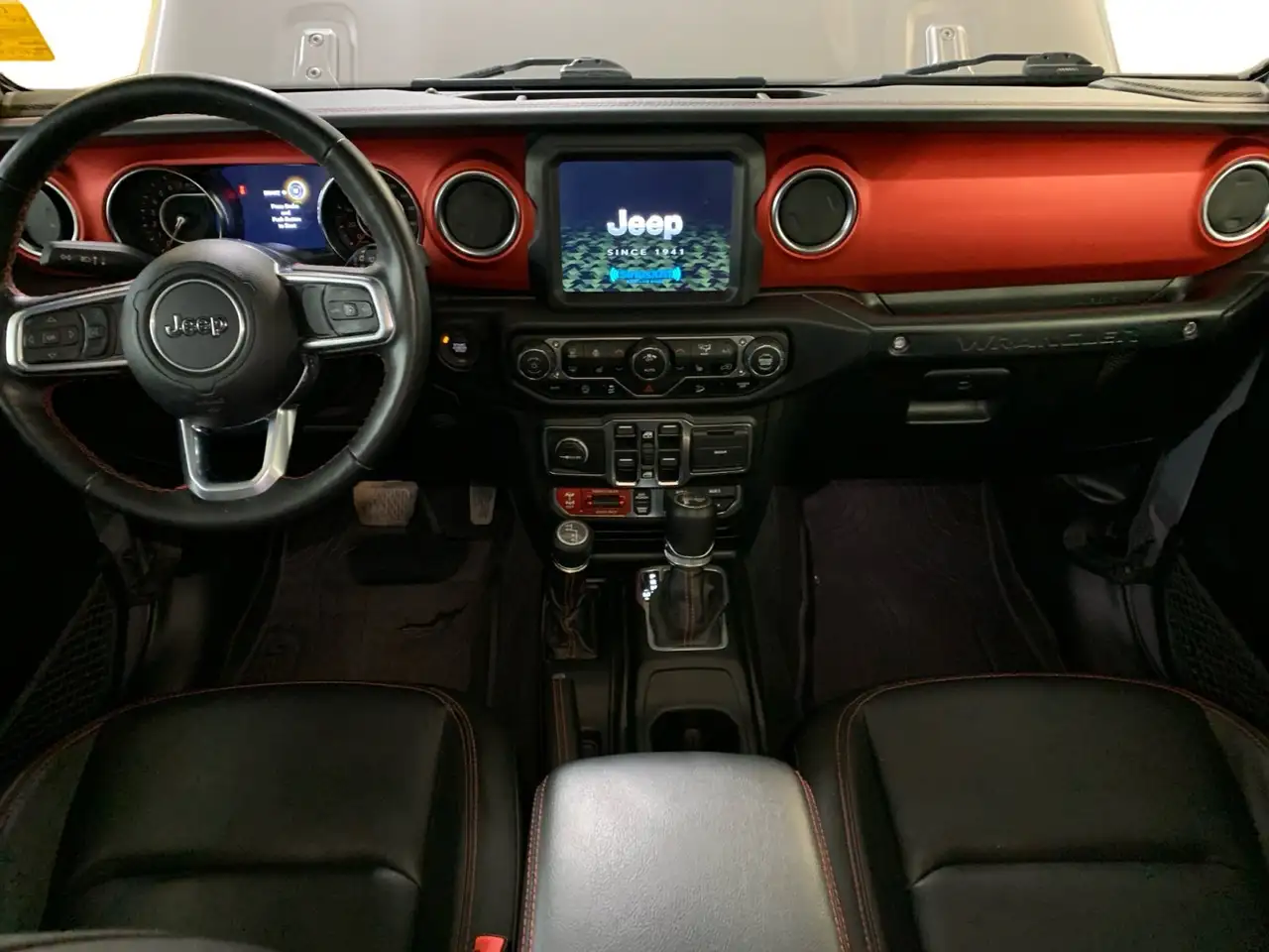 Jeep Wrangler снимка Jeep Wrangler