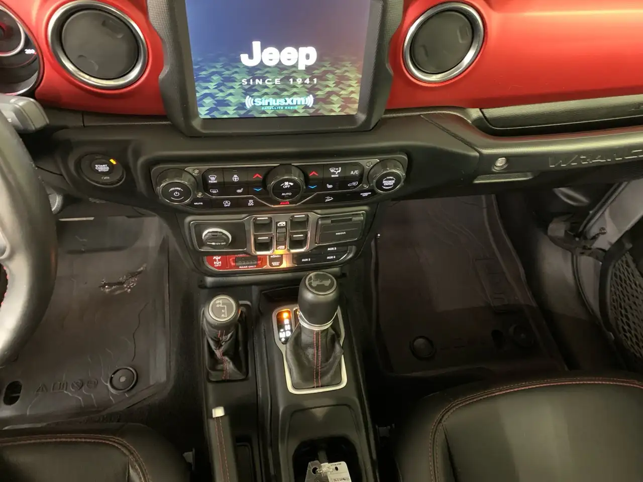 Jeep Wrangler снимка Jeep Wrangler