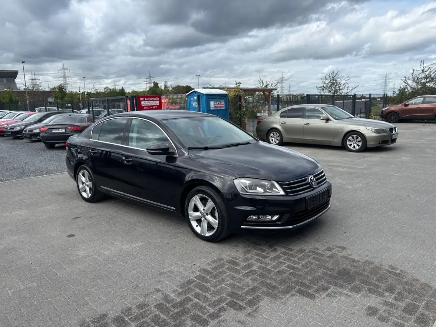 Volkswagen Passat Lim.Highline*XENON*NAVI**R-LINE*ATM 76TKM Schwarz - 1
