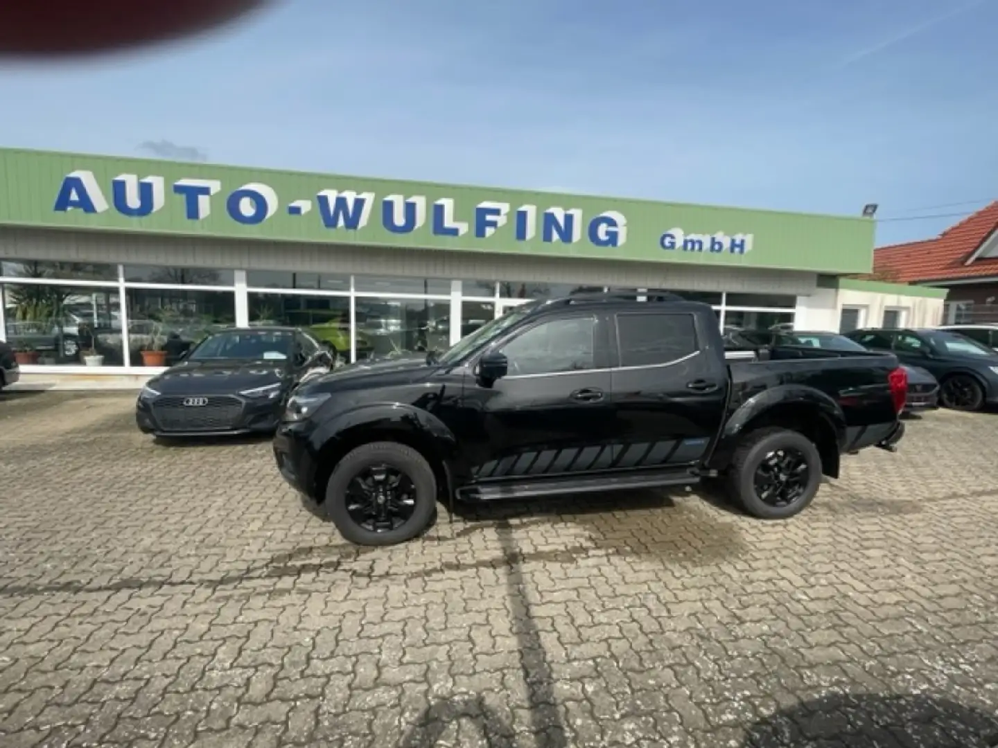 Nissan Navara 2.3 dCi N-Guard Double Cab 4WD Automatik Siyah - 1