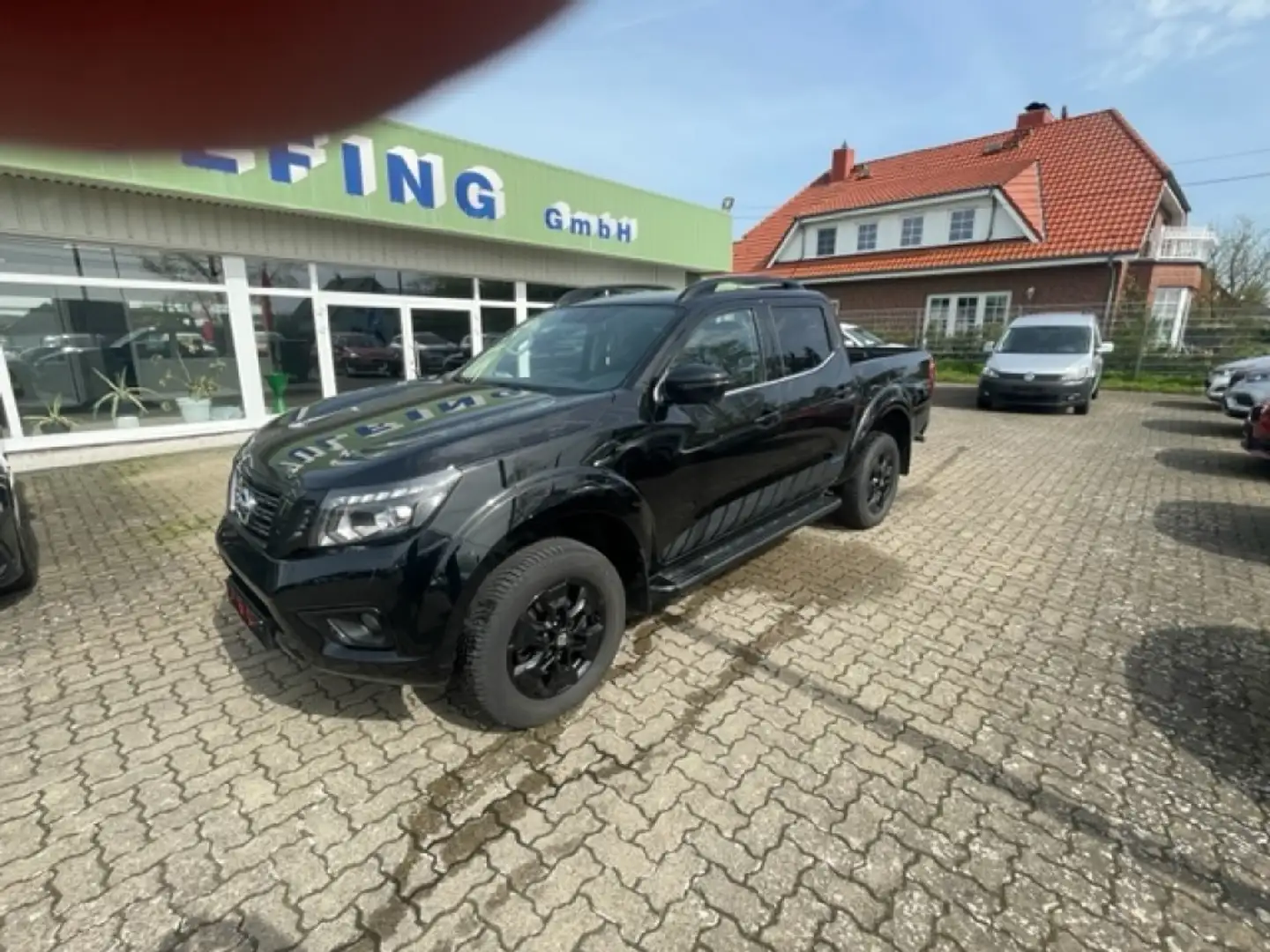 Nissan Navara 2.3 dCi N-Guard Double Cab 4WD Automatik Black - 2