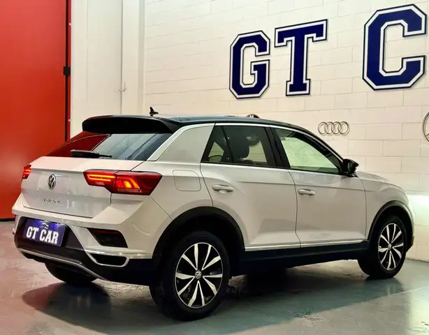 Volkswagen T-Roc view 8