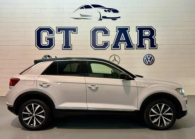 Volkswagen T-Roc view 4