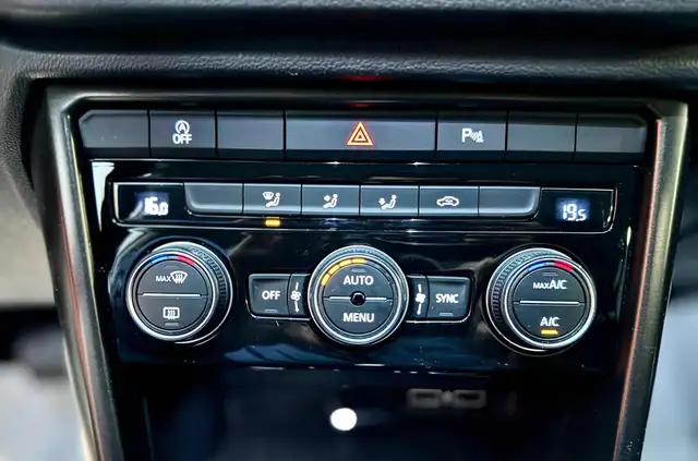 Volkswagen T-Roc view 14