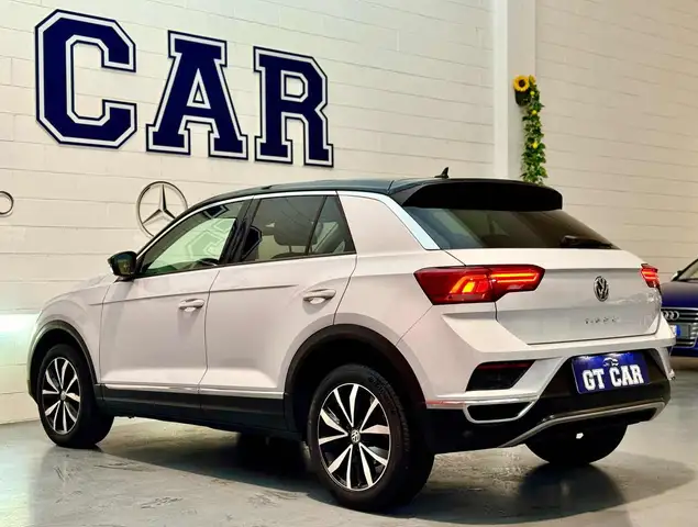 Volkswagen T-Roc view 7