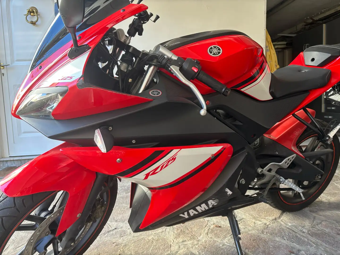 Yamaha YZF-R125 Rosso - 2