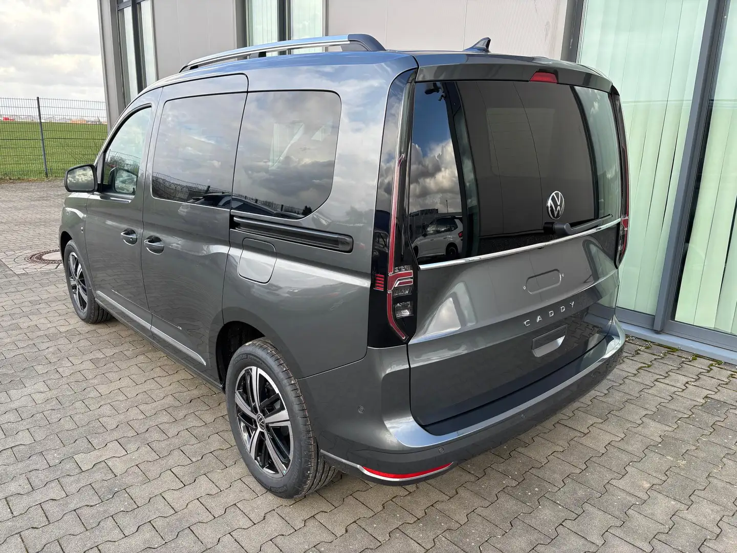 Volkswagen Caddy Style 1.5 TSI 115PS DSG/AUTOMATIK, Grau-Metalli... Grau - 2